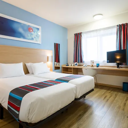 Hotel Travelodge Barcelona Fira 3*