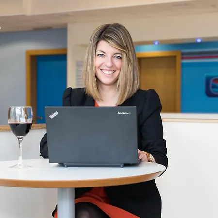 Travelodge Barcelona Fira Hotell 3*