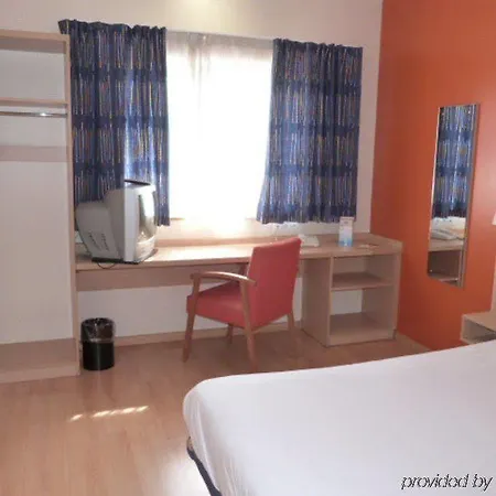 Travelodge Barcelona Fira Hotell 3*