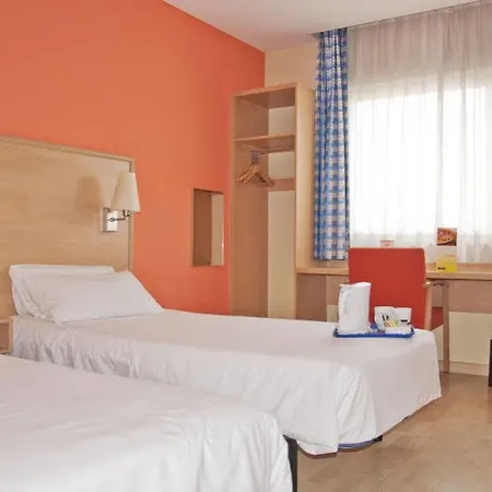 Travelodge Barcelona Fira 3*